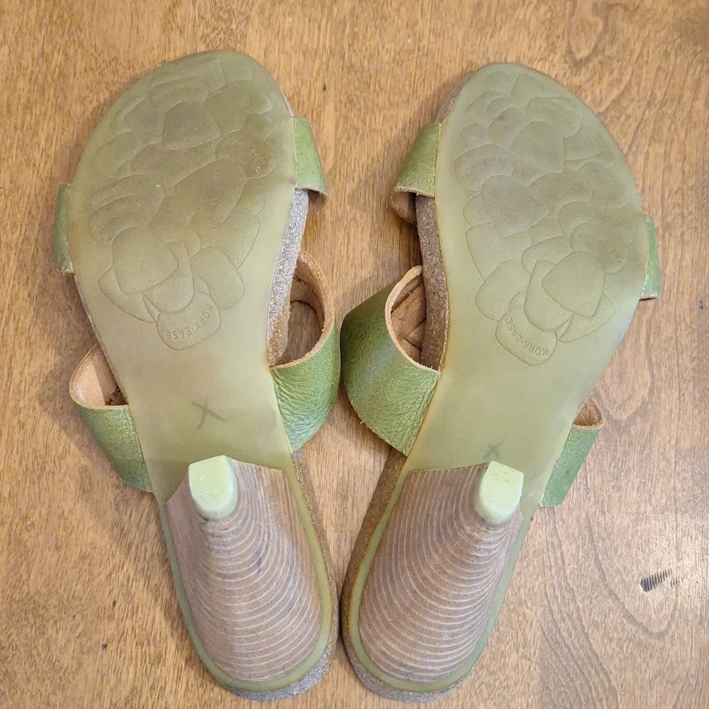Kork-Ease Green Leather Sandals - Picture 6 of 16